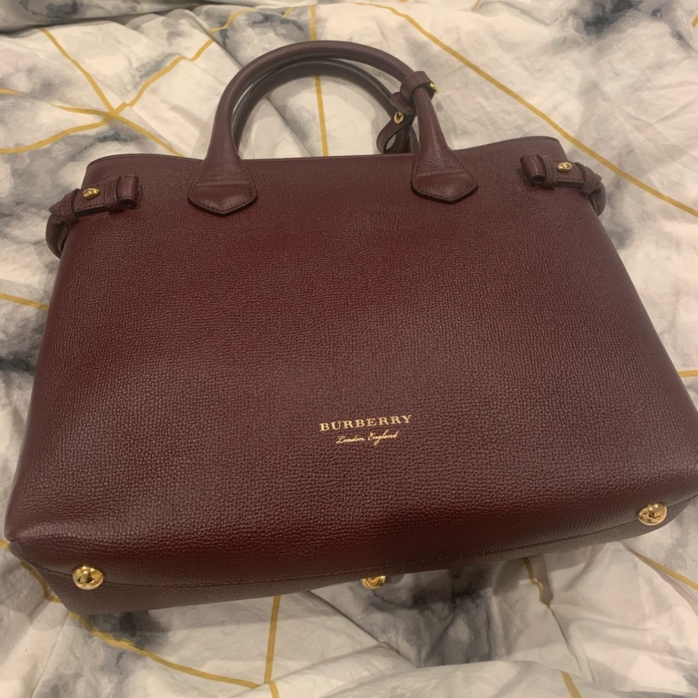 BRAND NEW! Burberry Medium Banner Tote